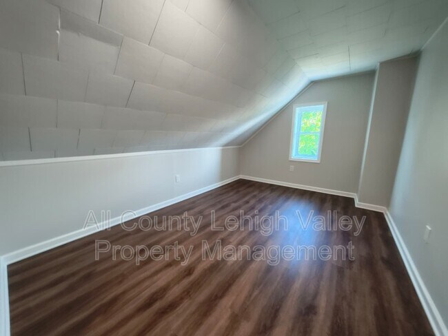 Building Photo - 20 E Prospect St