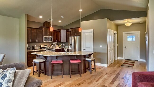 Building Photo - Great Curb Appeal