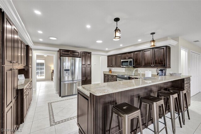 Building Photo - 2033 SE 27th Terrace