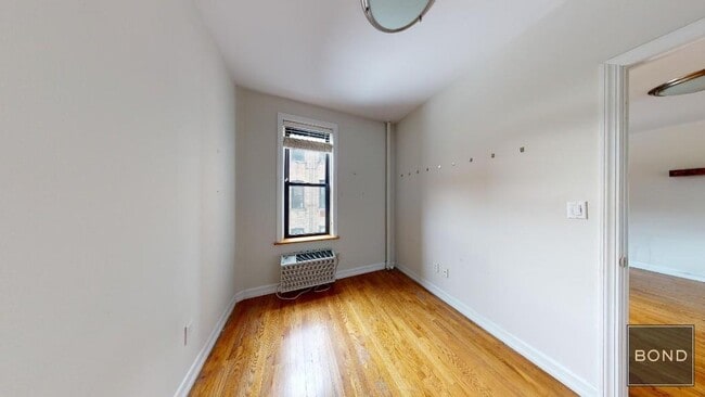 Building Photo - 240 Waverly Pl
