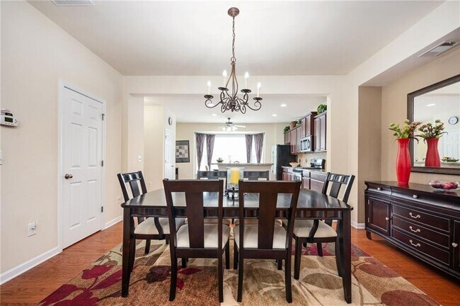 Building Photo - 4306 Laurel Creek Ct SE