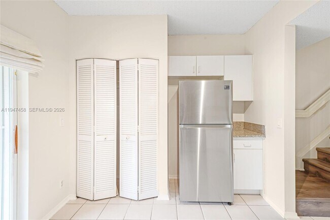 Building Photo - 4 Key W Ct