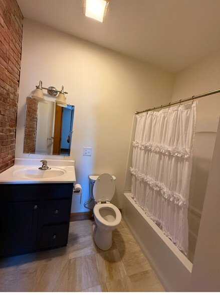 Rear bath - 218 3rd St