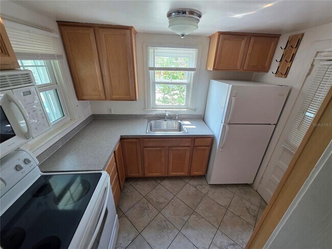 Building Photo - 807 N Thornton Ave