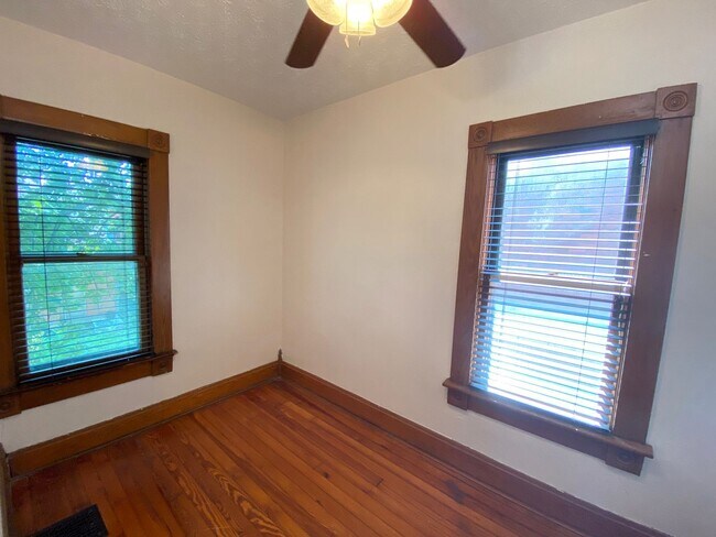 Building Photo - Price Ave 49-51 NCR