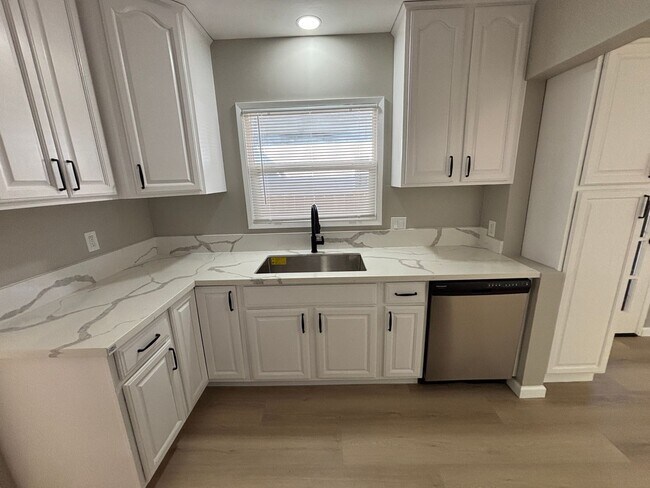 Building Photo - Upgraded 3 bedroom home!