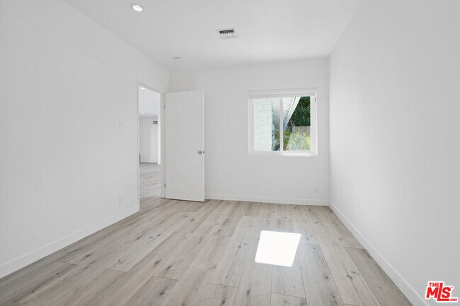 Building Photo - 16210 Bertella Dr