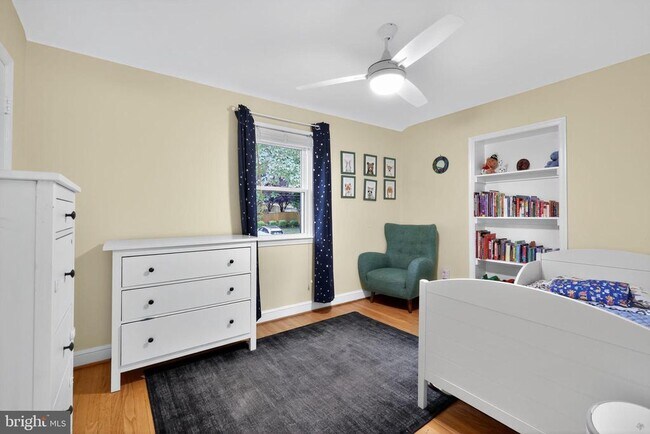 Building Photo - 9302 W Parkhill Dr