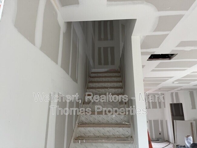 Building Photo - 1203 Fern St