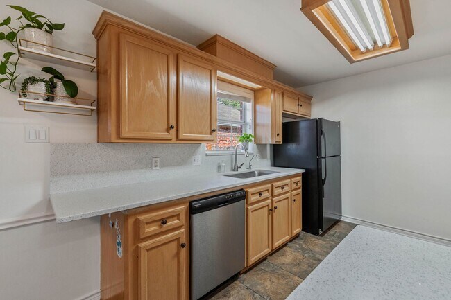 Building Photo - Beautiful 3/2 House in Edelweiss Estates! ...