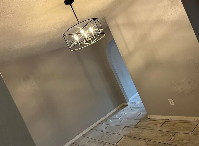 Building Photo - 9514 Wellsworth Dr