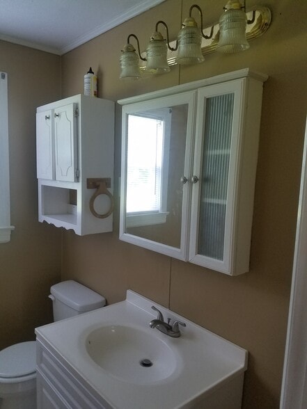 Bathroom - 1908 Nelle St