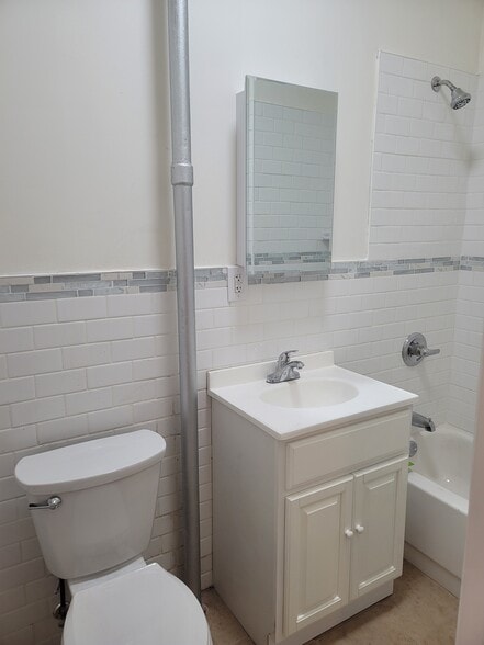 Building Photo - 525 Chauncey St