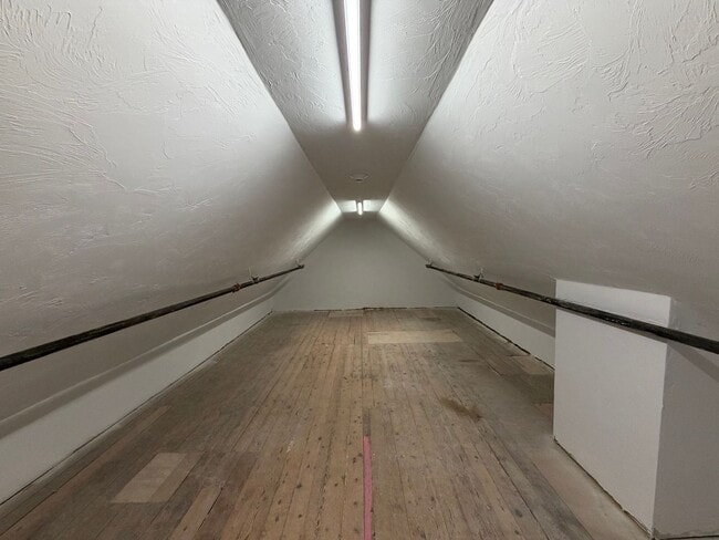 Building Photo - 129 Kenoza Ave