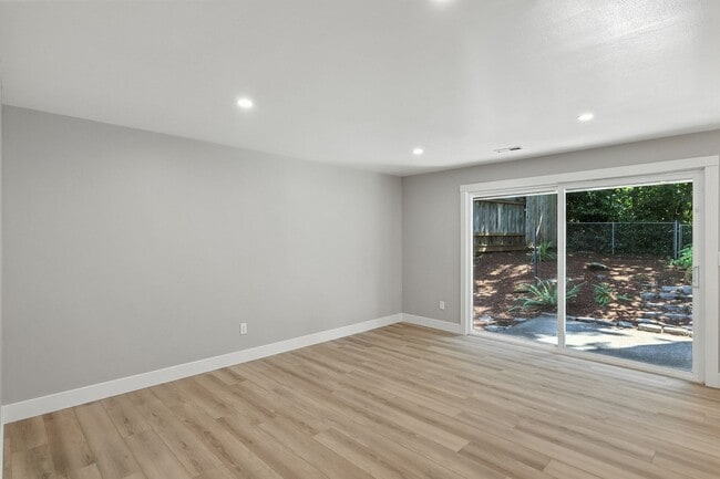 Building Photo - Beautifully Remodeled One Level 3 Bedroom,...
