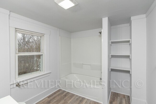 Building Photo - 2103 17th St NE