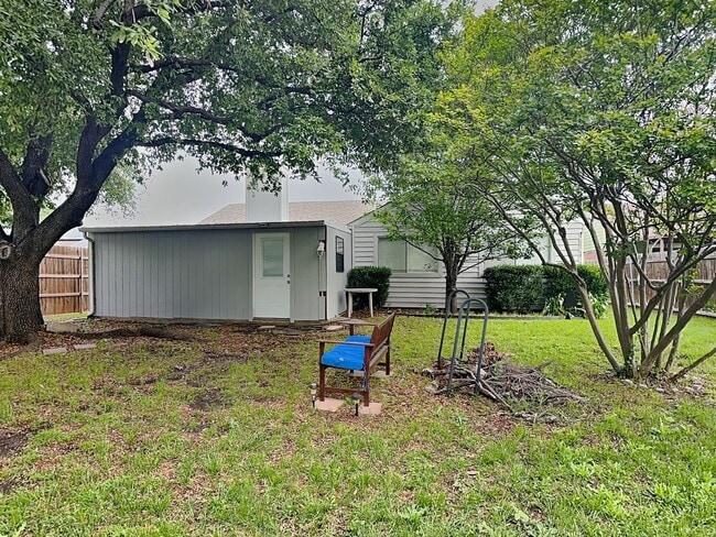 Building Photo - Charming One-Story with Bonus Sunroom & Backyard Retreat in Prime Summerfields Location!