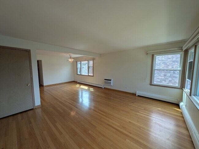 Building Photo - 6537 N Natoma Ave