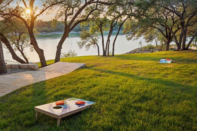 Building Photo - 1352 Lakeshore Dr