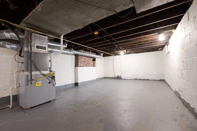 Building Photo - 618-620-620 Racine Ave