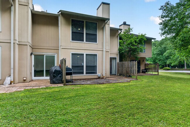Building Photo - 6393 Hawthorne Terrace