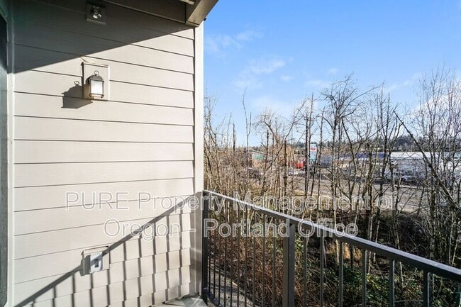 Building Photo - 22025 NE Halsey St