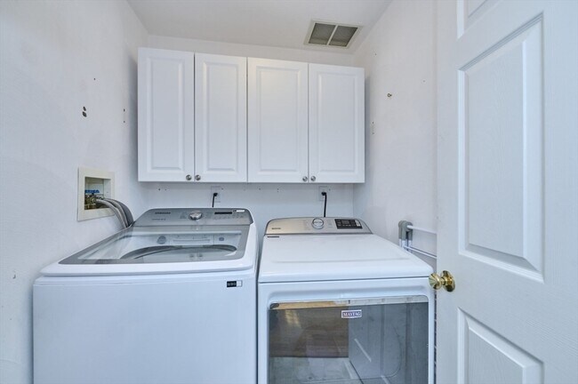 Building Photo - 27 Cranberry Ln