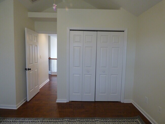 Building Photo - LOVELY HOME in Hamburg; Renovated, Garage, Many Upgrades!
