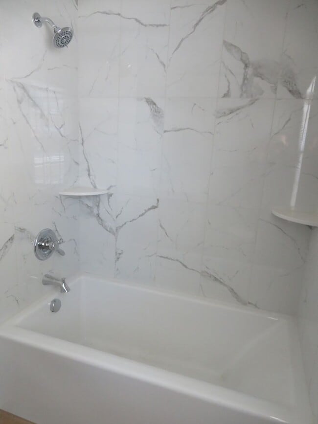 Building Photo - Colonial Heights