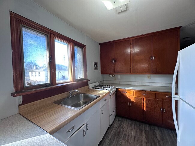 Building Photo - 1222 Clarence-