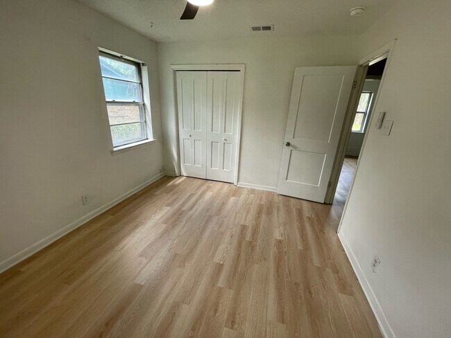 Building Photo - 1338 McCall St