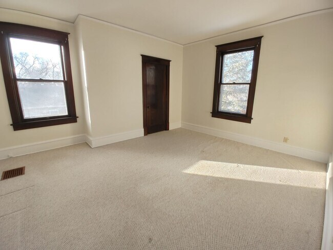 Building Photo - Timeless 3 Bedroom House!