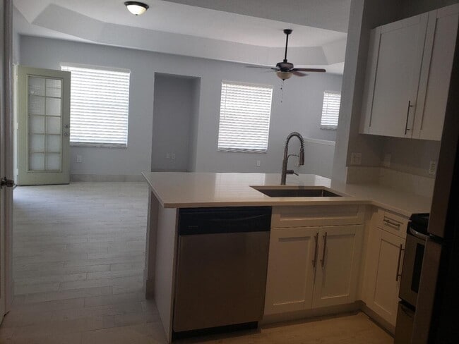 Building Photo - 1005 Belmont Pl