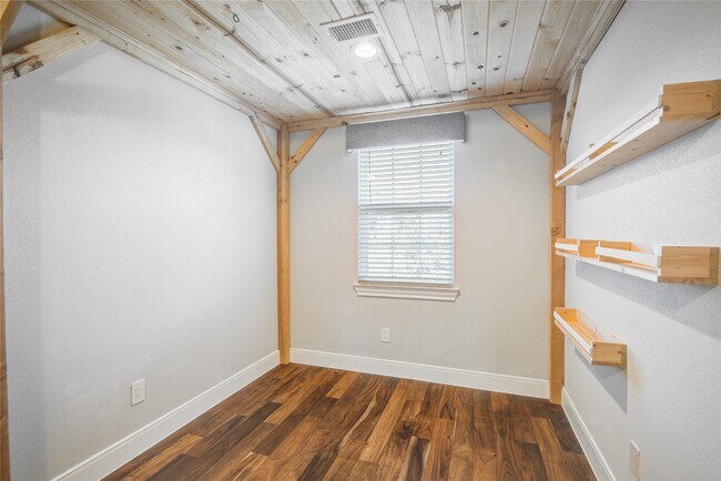 Building Photo - 135 Bella Luce