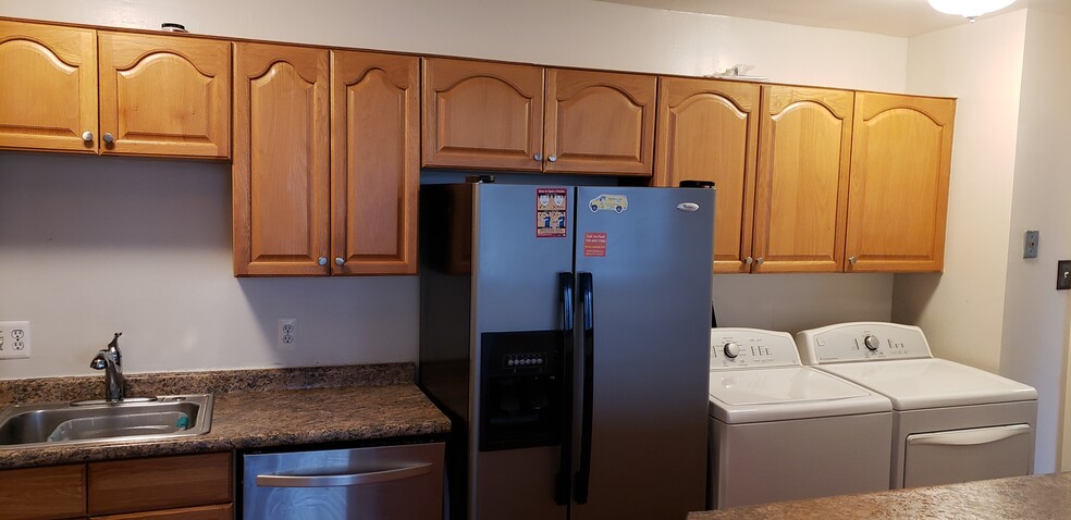 Consumer Reports approved dishwash and brand new fridge (new fridge not pictured)er and washer/dryer - 6301 Stevenson Ave