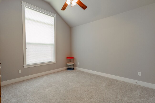 Building Photo - Immaculate 4 Bedroom Home with in Riverwal...