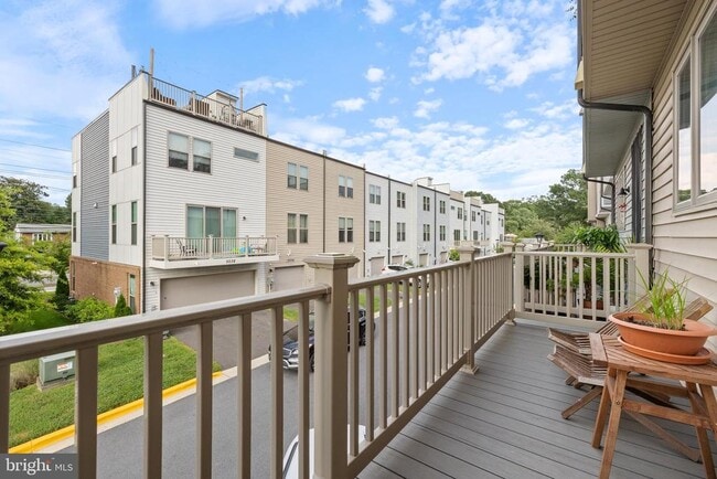 Building Photo - 5056 Oakmoore Dr