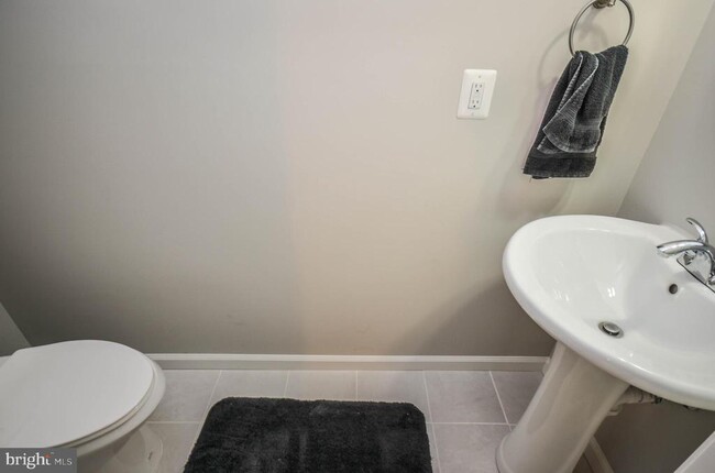 Building Photo - 27 Cross Country Ct
