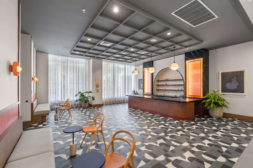 Building Photo - 11 NE 6th St