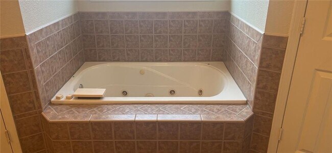 Building Photo - 1908 SW Marquette Rd