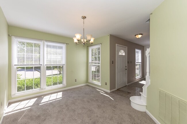 Building Photo - Three Bedroom Home!