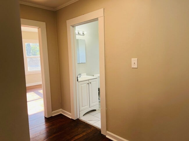 Building Photo - Wow! Renovated 3 bedroom home in Fairburn! Must See!