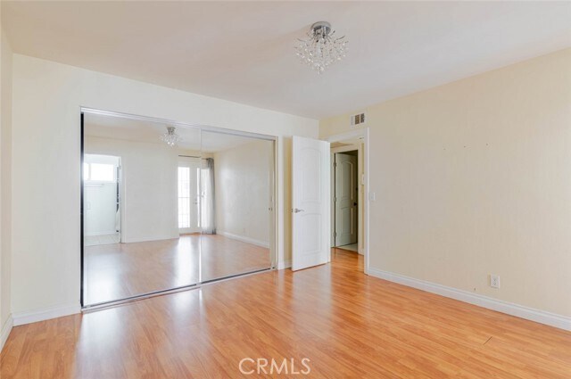 Building Photo - 909 E Garfield Ave