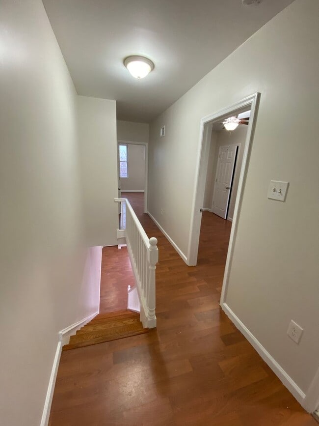 Building Photo - 3B1.5B Row House Available NOW in Fishtown