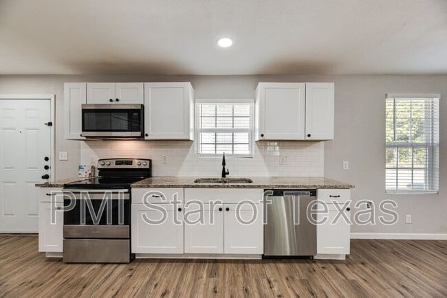Building Photo - 4702 Collins Ave