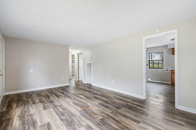 Building Photo - 3615 Sunrise St