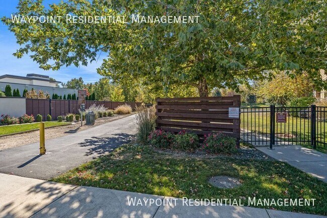 Building Photo - 1415 E Lone Creek Dr