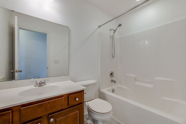 Building Photo - Spacious & Convenient