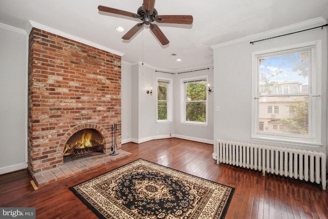 Building Photo - 633 8th St NE