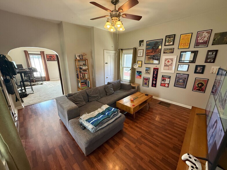 Building Photo - 930 Lexington Ave